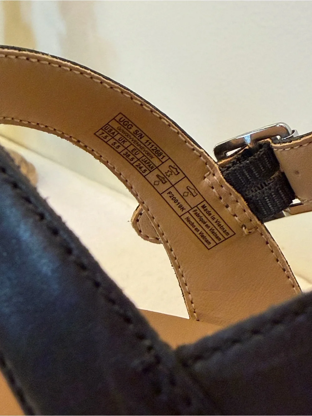 UGG Women’s 7.5 Black Leather Espadrille Cork Wedge Sandals